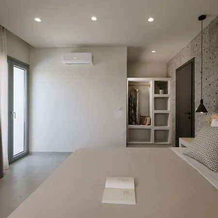 Finest With Private Pool & Hot Tub At Mikri Vigla