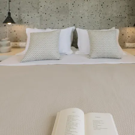 Finest With Private Pool & Hot Tub At * Mikri Vigla