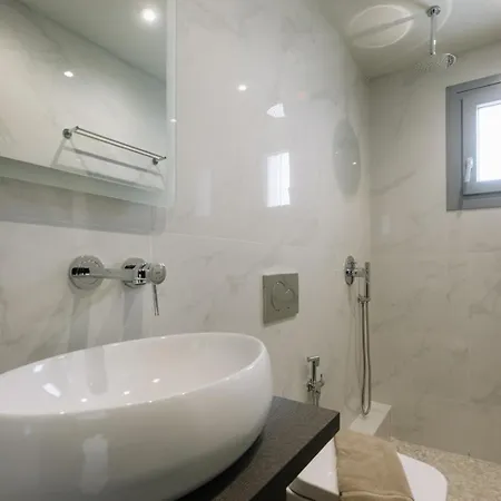 Finest With Private Pool & Hot Tub At Willa Mikri Vigla