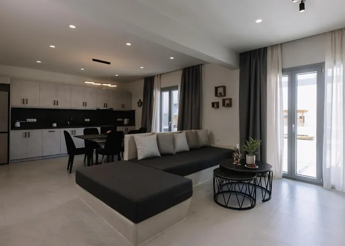 Finest With Private Pool & Hot Tub At וילה