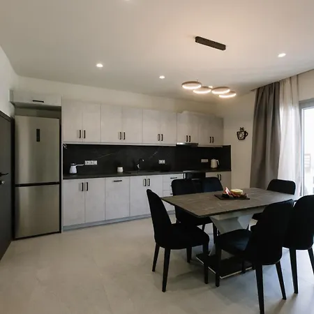 Finest With Private Pool & Hot Tub At מיקרי ויגלה