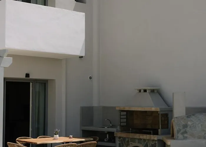 Finest With Private Pool & Hot Tub At Mikri Vigla