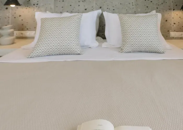 Finest With Private Pool & Hot Tub At * Mikri Vigla