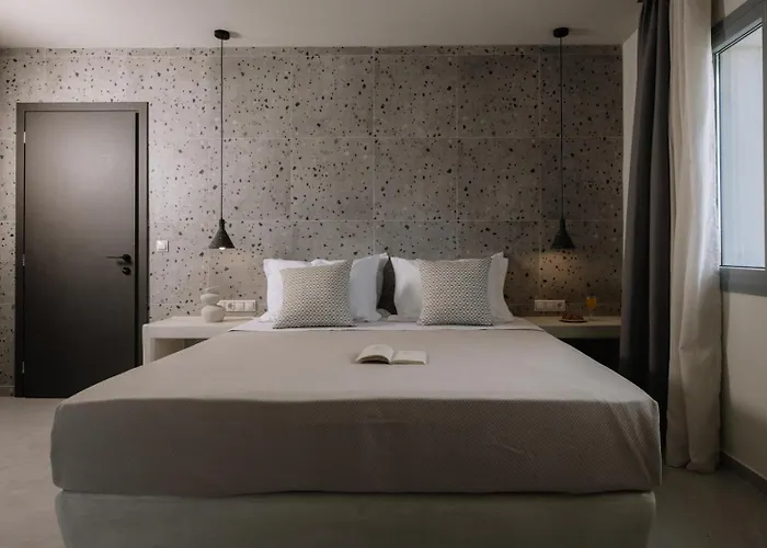 Finest With Private Pool & Hot Tub At Mikri Vigla