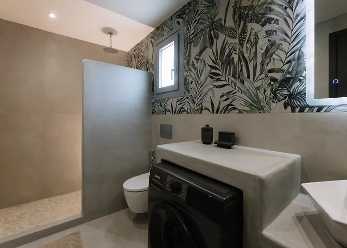 Finest With Private Pool & Hot Tub At Villa